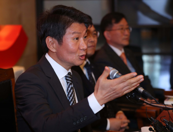 정몽규 HDC그룹 회장이 2019년 아시아나항공 인수 계획을 발표하는 기자회견 자리에 참석해 발언하고 있다. /사진=뉴스1