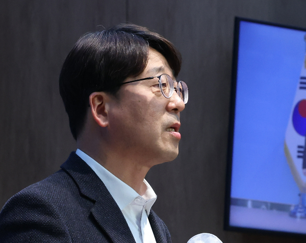 더불어민주당·정의당·기본소득당·진보당이 회의를 통해 윤석열 대통령의 사과, 대통령실 경호처장 파면, 진상규명을 위한 23일 운영위 소집을 요구하겠다고 22일 밝혔다. 사진은 강성희 진보당 의원이 지난 19일 서울 여의도 국회 소통관에서 과잉제압 논란 관련 대통령 사과·경호처장 파면 촉구 기자회견을 하는 모습. /사진=뉴스1