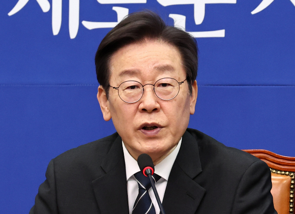 이재명 더불어민주당 대표가 서울 여의도 국회에서 열린 최고위원회의에서 정부와 여당을 비판했다. 사진은 이날 오전 이 대표가 최고위원회의에서 모두발언을 하는 모습. /사진=뉴스1 