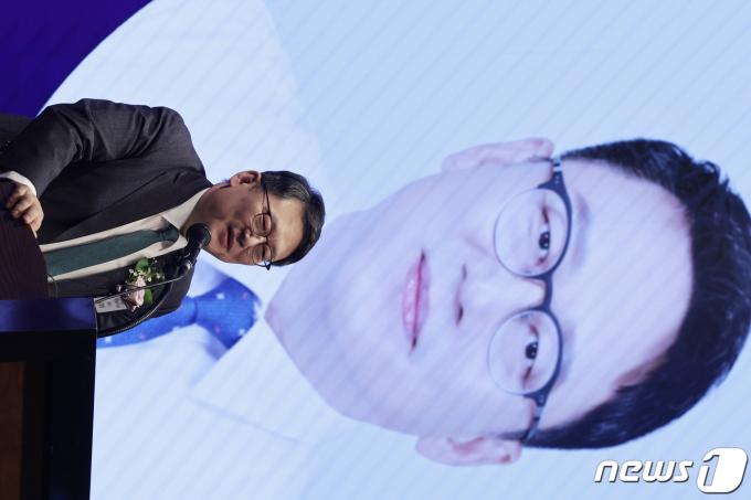 [사진] 축사하는 김영훈 협회장