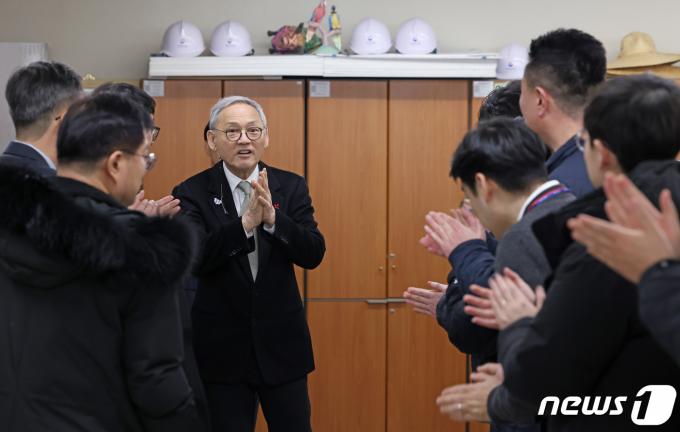 [사진] 유인촌 장관, 국립중앙박물관 직원들 격려