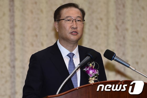 박성재 서울고등검찰청장이 12일 오전 서울 서초구 서울중앙지방검찰청 대강당에서 열린 퇴임식에서 퇴임사를 하고 있다. 박 고검장은 지난 7일 검찰 내부망 '이프로스'를 통해 사의를 표명하며 