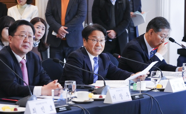 강기정 광주광역시장이 22일 서울 한국프레스센터에서 열린 '제58차 대한민국시도지사협의회 임시총회'에 참석해 발언하고 있다./사진=광주시