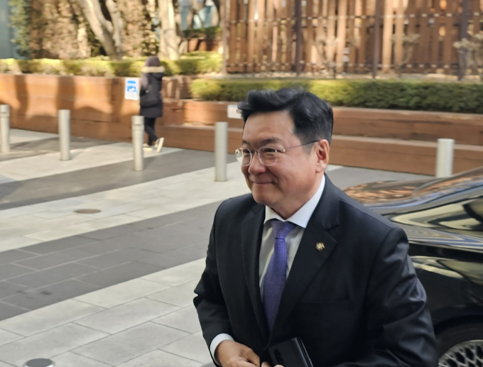 삼성준법감시위원회 2기 성과와 다음 달 출범할 3기의 숙제가 주목된다. 사진은 지난 23일 삼성 준법위 2기 마지막 정례회의에 참석하는 이찬희 위원장. /사진=김동욱 기자