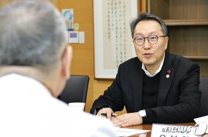 [사진] 소록도병원 의료진과 간담회하는 박민수 차관
