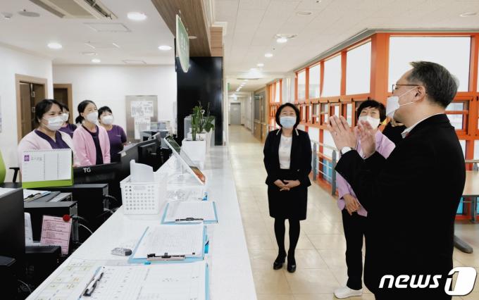 [사진] 박민수 차관, 국립소록도병원 방문