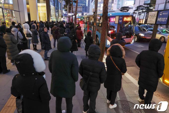 [사진] '한파 속 퇴근길'