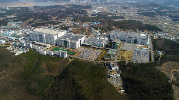 LG디스플레이가 지난해 4분기 매출 7조3959억원, 영업이익 1317억원을 기록했다. / 사진=LG디스플레이