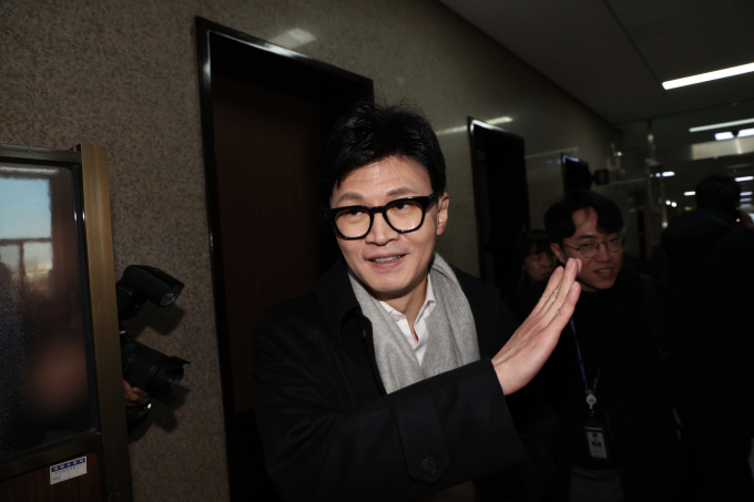 24일 한동훈 국민의힘 비상대책위원장이 김경율 비대위원 사퇴에 대해 들은 바 없다고 선을 그었다. 사진은 한 비대위원장이 24일 오전 서울 여의도 국회 본청으로 출근하는 모습. /사진=뉴스1