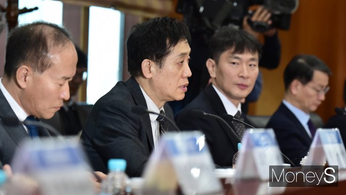 [머니S포토] 금융위 김주현 