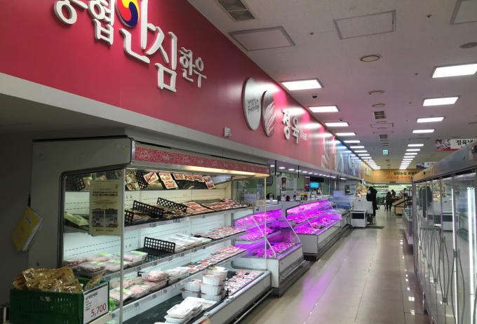 남도장터와 관내 하나로마트 등에서 설을 맞아 한우 가격 안정 및 소비 촉진을 위해 한우고기 할인행사를 2월 14일까지 추진한다./전남도