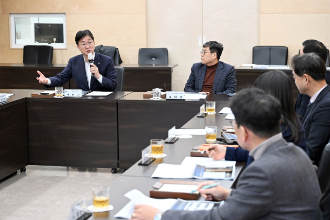 안산시(시장 이민근)는 지난 23일 안산시청 제1회의실에서 '안산 상호문화공유학교 기본구상 및 타당성 조사 용역' 최종보고회를 개최했다고 24일 밝혔다. / 사진제공=안산시 