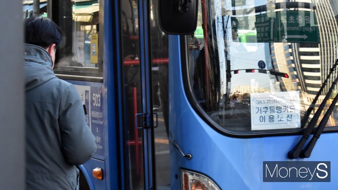 ▲ 27일부터 서울 시내버스도 기후동행카드 이용가능