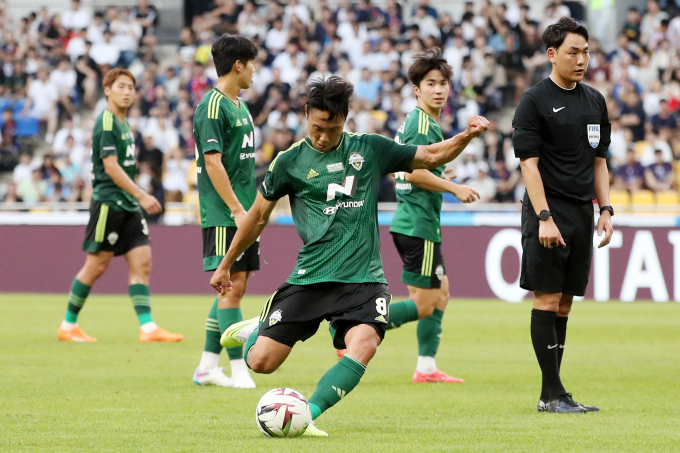 미드필더 백승호가 잉글랜드 프로축구 2부 버밍엄 시티에 입단한다. 사진은 백승호의 K리그1 경기 모습. /사진= 뉴스1