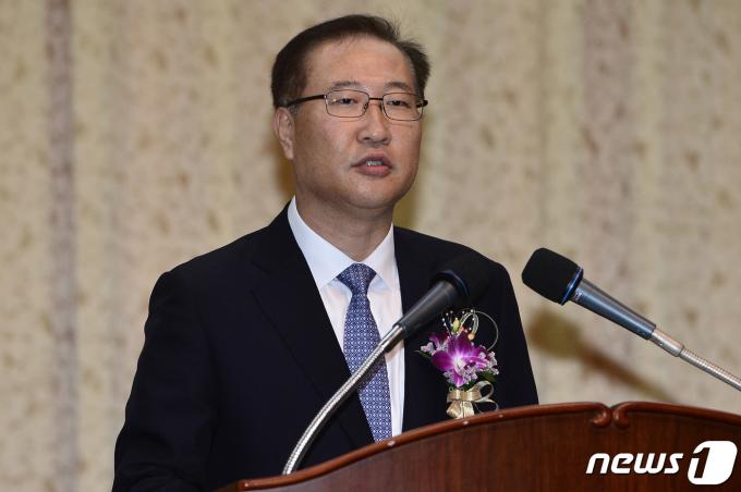 윤석열 대통령이 22일 법무부 장관에 박성재(60·사법연수원 17기) 전 서울고검장을 지명했다. 사진은 지난 2017년 7월 12일 서울 서초구 서울중앙지방검찰청 대강당에서 퇴임식을 갖는 박성재 전 서울고검장 모습. (뉴스1 DB) 2024.1.22/뉴스1