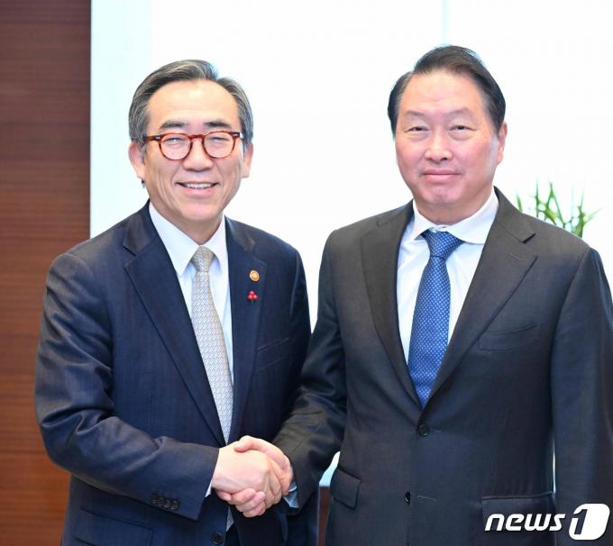 조태열 외교부 장관, 최태원 대한상공회의소 회장.(외교부 제공)