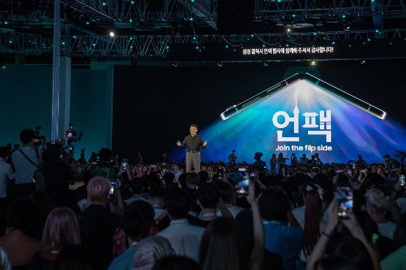 삼성전자가 올해 하반기 언팩(제품공개)을 하계올림픽이 열리는 프랑스 파리에서 7월 중순 개최할 예정이다. 사진은 노태문 삼성전자 MX사업부장(사장)이 지난해 7월26일 서울 강남구 코엑스(COEX) '갤럭시 언팩'에서 기조 연설을 하는 모습. /사진=삼성전자