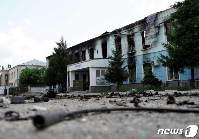 1일 (현지시간) 러시아 벨고로드주 셰베키노 경찰서가 우크라이나 군의 포격을 받아 파괴되고 불에 탄 모습이 보인다. (사진은 기사 내용과 무관함) / 뉴스1 ⓒ News1 2023.7.2 ⓒ AFP=뉴스1 ⓒ News1 우동명 기자