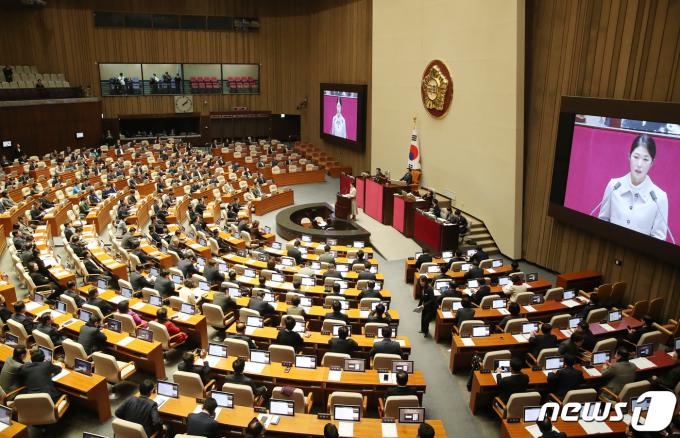김은희 국민의힘 의원이 9일 오후 서울 여의도 국회 본회의장에서 열린 제411회국회(임시회) 제4차 본회의에서 인사말을 하고 있다. 김 의원은 허은아 국민의힘 비례대표 의원의 탈당으로 비례대표 의원직을 승계 받았다. 2024.1.9/뉴스1 ⓒ News1 임세영 기자