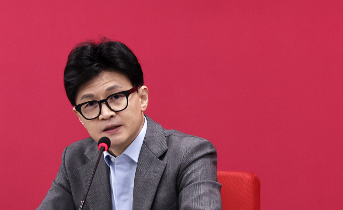 25일 한동훈 국민의힘 비상대책위원장이 민주당에 중대재해처벌법(중대재해법) 적용 유예 법안 협조를 강력히 요청했다. 사진은 한 비대위원장이 25일 서울 여의도 중앙당사에서 열린 비대위 회의에서 모두발언을 하는 모습. /사진=뉴스1 