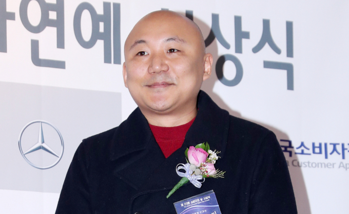 자신의 아들을 학대했다는 이유로 특수교사를 고소한 주호민이 역으로 신고를 당했다. 사진은 지난 2018년 서울 중구 시청역 태평홀에서 진행된 '2018 제23회 소비자의 날 KCA 문화연예 시상식' 레드카펫에 참석한 주호민 부부. /사진=머니투데이