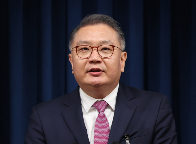 25일 윤석열 대통령이 지난해 신설된 과학기술수석에 박상욱 서울대 자연과학대 교수를 임명했다. 사진은 박 교수가 25일 서울 용산 대통령실 청사에서 소감을 전하는 모습. /사진=뉴시스