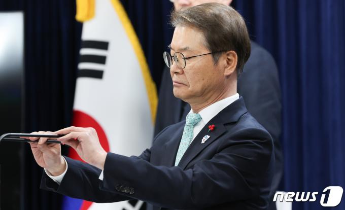 [사진] 이정식 고용장관 