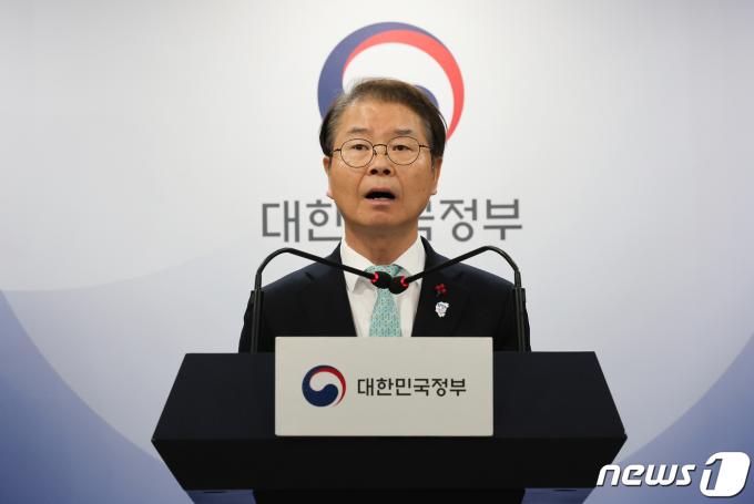 [사진] 이정식 고용장관 