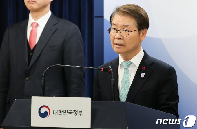 [사진] 이정식 고용장관 