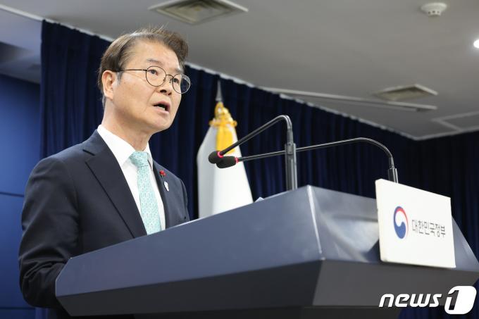 [사진] 이정식 고용장관 