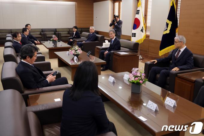 조희대 대법원장이 25일 오후 서울 서초구 대법원에서 열린 대법관후보추천위원회에서 인사말을 하고 있다. 이날 회의에서는 지난 1일 임기 만료로 퇴임한 안철상·민유숙 대법관 후임 후보자를 논의한다. 2023.1.25/뉴스1 ⓒ News1 황기선 기자