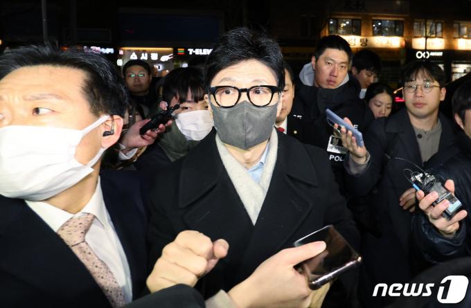 [사진] 피습 당한 배현진 의원 병문안 나선 한동훈 비대위원장