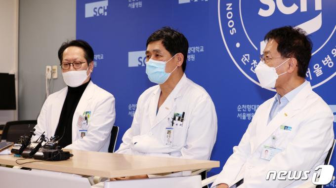 [사진] 배현진 의원 현재 상태 설명하는 의료진