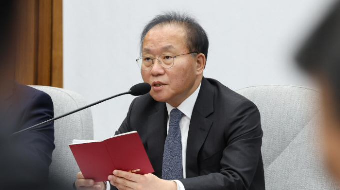 윤재옥 국민의힘 원내대표가 26일 서울 여의도 국회에서 열린 원내대책회의에서 증오의 정치를 멈추기 위해 정치권 전체가 노력해야 한다고 주장했다. 사진은 이날 오전 윤 원내대표가 원내대책회의에서 모두발언하는 모습. /사진=뉴시스