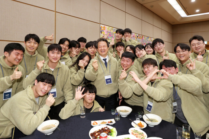  '신입사원과의 한마음의 장' 행사에 참석한 대우건설 백정완 사장. /사진 제공=대우건설 