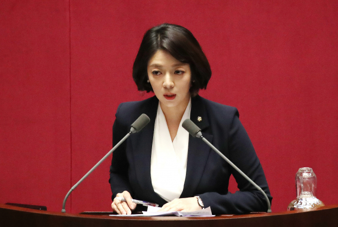 배현진 국민의힘 의원(서울 송파구을)이 26일 병상에서 피해자 진술을 했다. 사진은 배 의원이 지난해 9월8일 서울 여의도 국회에서 열린 제410회 국회(정기회) 제5차 본회의 교육·사회·문화 분야 대정부질문에서 발언하는 모습. /사진=뉴스1