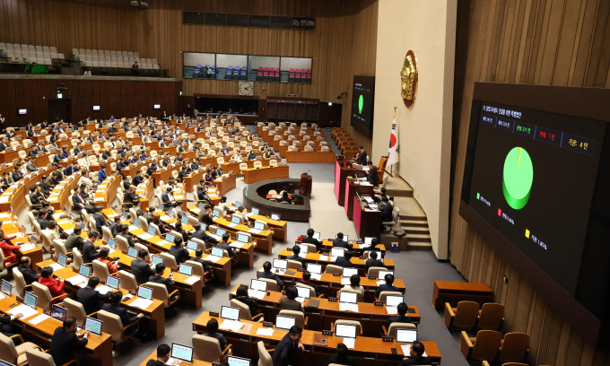 지난 25일 국회 본회의를 통과한 달빛고속철도 특별법의 경제적 생산유발효과에 대한 기대가 높다. 사진은 지난 25일 오후 서울 여의도 국회에서 열린 제412회국회(임시회) 제1차 본회의에서 '달빛고속철도 건설을 위한 특별법안'이 가결되는 모습. /사진=뉴시스
