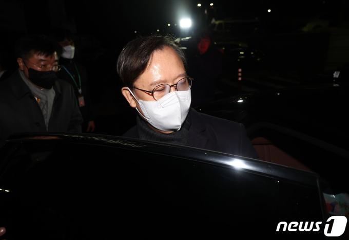 박병대 전 대법관이 26일 서울 서초구 서울중앙지방법원에서 열린 '사법농단 혐의' 1심에서 무죄를 선고받은 뒤 법원을 나서고 있다. (공동취재) 2024.1.26/뉴스1 ⓒ News1 신웅수 기자