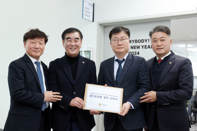 경기도의회가 의석 규모에 맞는 전문위원 정수 현실화 및 의회사무처 중간 직제 신설 등 1,400만 경기도민 대의기관인 경기도의회의 역차별 해소를 위한 제도개선에 팔을 걷고 나섰다. / 사진제공=경기도의회