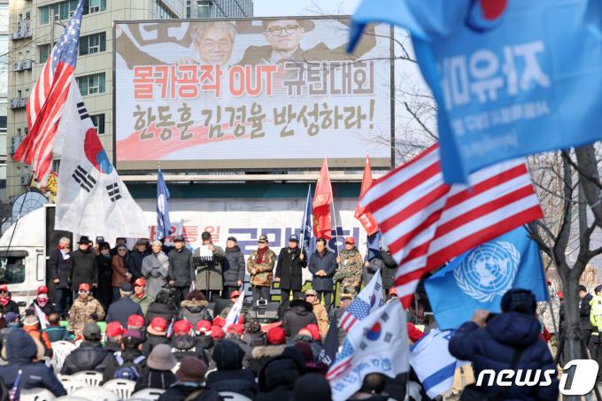 [사진] 한동훈·김경율에 '반성 촉구'하는 보수단체