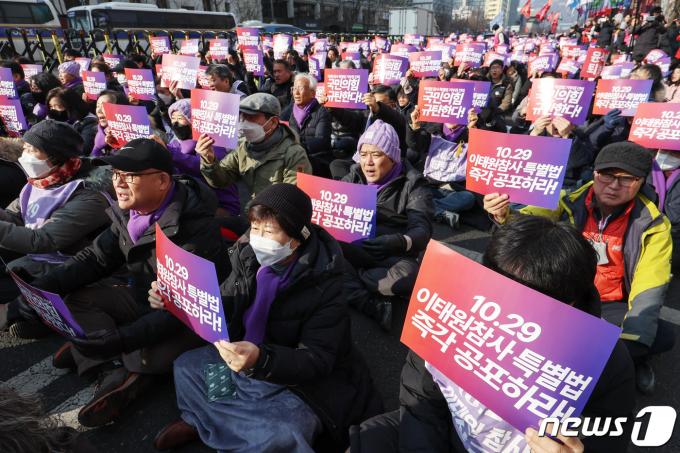 [사진] 이태원 참사 유가족들·민주노총, 특별법 제정 촉구