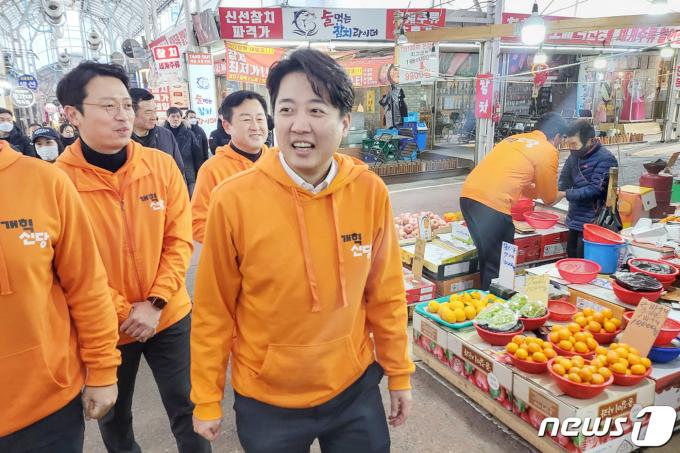 [사진] 화곡동 남부시장 찾은 이준석