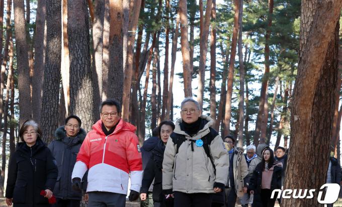[사진] 강릉 바우길 찾은 유인촌 문체부 장관