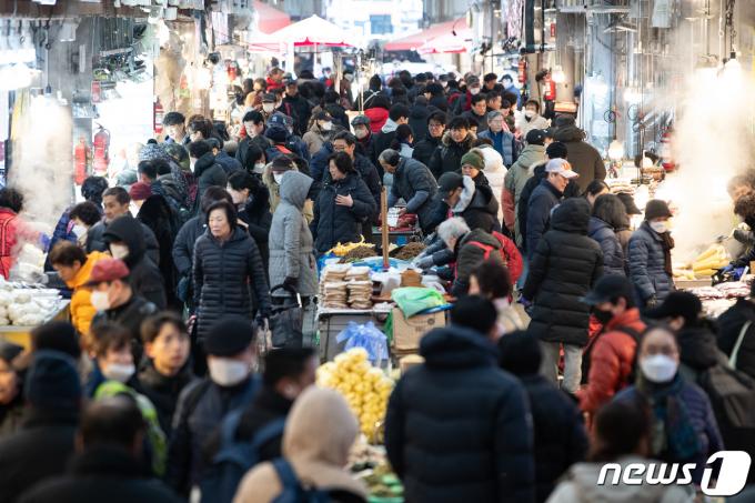 [사진] 설 대목 맞아 붐비는 전통시장