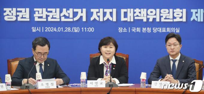 [사진] 발언하는 서영교 위원장