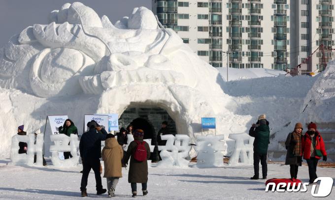 [사진] 대관령 눈꽃축제, 웅장한 크기의 청룡 눈 터널
