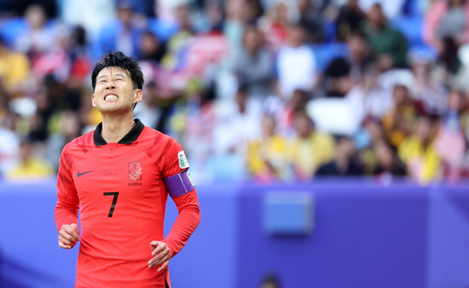 대한민국 축구대표팀 손흥민이 지난 25일(현지시각) 카타르 알와크라 알자누브 스타디움에서 열린 2023 아시아축구연맹(AFC) 카타르 아시안컵 조별리그 E조 3차전 말레이시아의 경기에서 돌파가 막히자 아쉬워하고 있다./사진=뉴스1