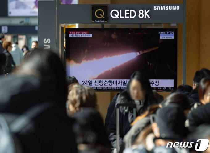 [사진] 北, 나흘 만에 또 순항미사일 발사…잠수함에서 발사 가능성