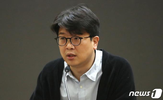 [사진] 발언하는 김준우 비대위원장