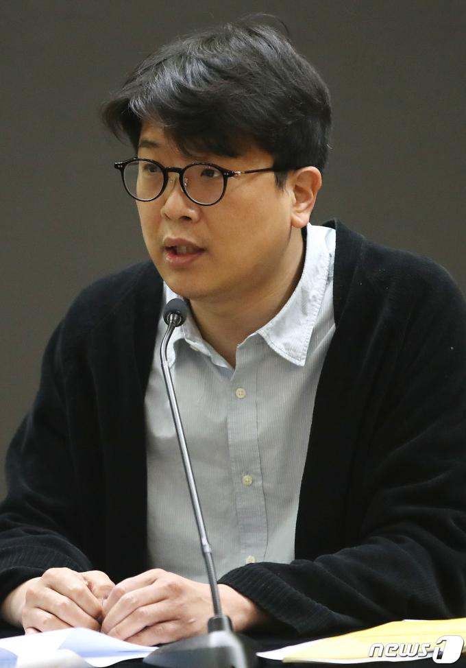 [사진] 발언하는 김준우 비대위원장